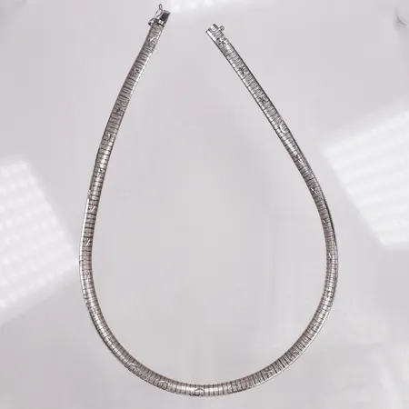 Collier, halvstel, mönstrad, 42,5cm, bredd 6mm, 835/1000 silver Vikt: 27,1 g
