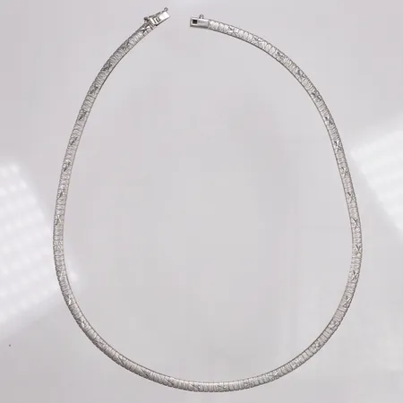 Collier, halvstel, mönstrad, 42cm, bredd 4,2mm, 835/1000 silver Vikt: 18,5 g