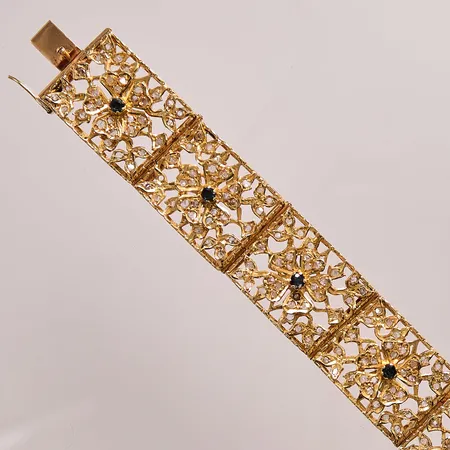 Armband, 19cm, bredd:25mm, diamantskivor, nagg/piqué, blå stenar, 18K 73,3g.