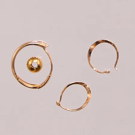 Diverse guld, defekt, 18K 0,8g.
