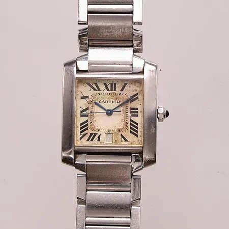 Herrur Cartier Tank Francaise, 28x32mm, stål, ref:2302, boettnr:416541CD, Cal.120, länk ca 18cm, automatisk, datum, bruksrepor, går enbart några sekunder innan den stannar, fuktskadad.