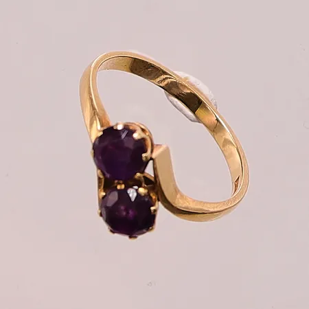 Ring, Ø19¾, bredd:10mm, lila stenar, 18K 5,1g.