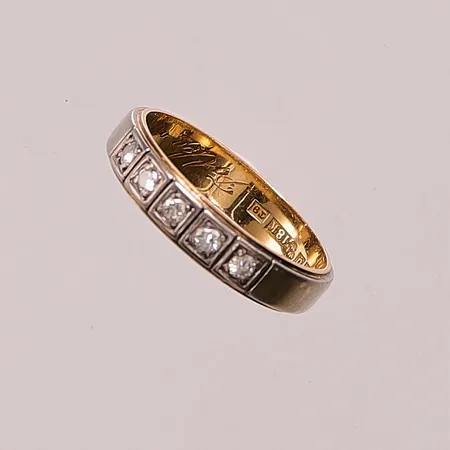 Ring, diamanter 5x ca 0,04ct, Ø19½, bredd:4mm, gravyr, 18K 5,2g.