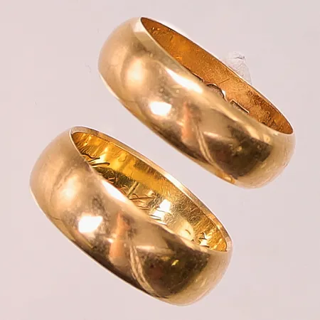 2 Släta ringar, gravyrer, 18K 13,5g.