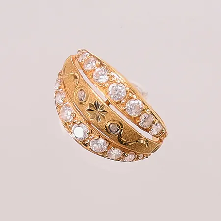Ring, Ø17¼, bredd:12mm, vita stenar, 18K 4,1g.