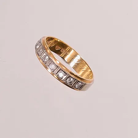 Ring, diamanter 8x ca 0,02ct, Ø17, bredd:4mm, gravyr, 18K 3,2g.