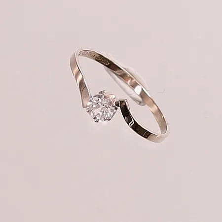Ring, Ø17½, bredd:5mm, vit sten, 18K 1,1g.