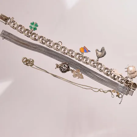 Diverse silversmycken, delvis defekt, 830/1000 Silver 57,6g.
