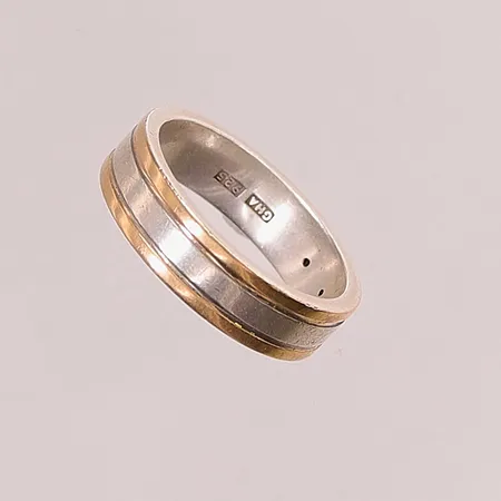 Ring, Ø20, detaljer i guld, 925/1000 Silver 7,6g.