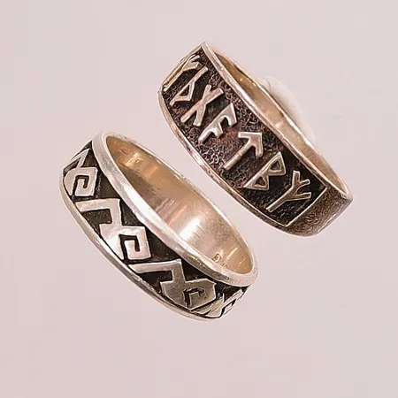 2 Ringar, skeva, 925/1000 Silver 9,6g.