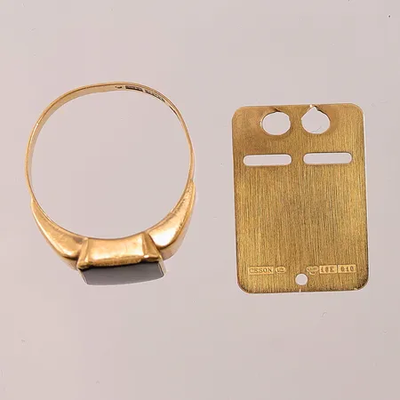 Diverse guld, defekt/gravyr, 18K bruttovikt 5,6g.