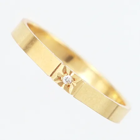 Ring med diamant 1x0,005ct, stl 16¾, bredd: 2,5mm, 18K Vikt: 1,9 g