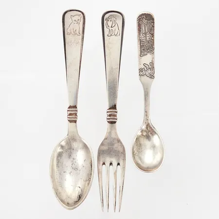 Barnbestick, sked, gaffel 14,5cm, mindre sked 11,5cm, silver 830/1000, vikt: 69,4 gram Vikt: 69,4 g