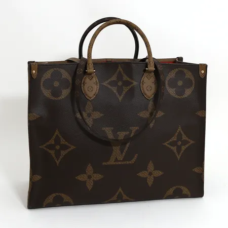Väska Louis Vuitton, Onthego MM, 41x32x19cm, monogramcanvas, ett fack med dragkedja, två mindre fack, beslag i gulmetall, handtag, axelremmar, datum kod FL0240 France 2020, inga tillbehör Skickas med postpaket.