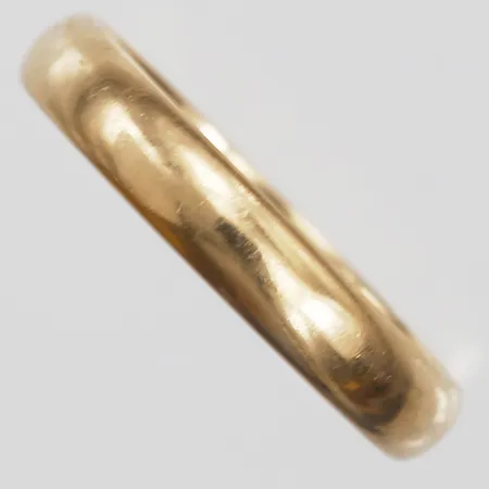 Ring, stl 19¾, bredd 4mm, gravyr, 18K  Vikt: 3,8 g