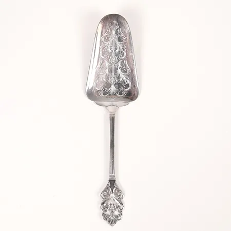 Tårtspade med snidad dekor, längd: 208 mm, utländska stämplar, 830/1000 silver. Vikt: 41 g