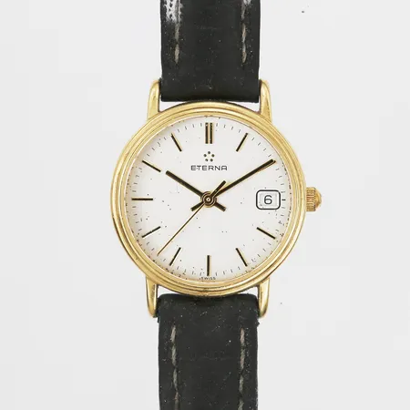 Damur Eterna, 18K, quartz datum, Ø23mm, saknar bakboett, står still/behov av batteribyte, slitage, med senare läderband. 