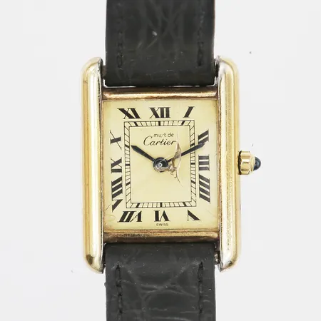 Damur Cartier Tank, förgyllt silver, quartz, ref-nr:3 66001, serienummer 88608, slitage, skadat glas, inga tillbehör, behov av batteribyte/står still. Vikt: 0 g