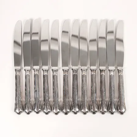 Tolv matknivar, modell: Chippendale, längd: 20,5cm, Lidköpings Matsilver AB, 1997 Lidköping, rostfritt blad, silver. Bruttovikt: 774,7g Vikt: 0 g