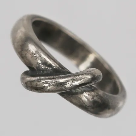 Ring, stl: 16½, bredd: 4 - 9 mm, 925/1000 silver. Vikt: 4,7 g