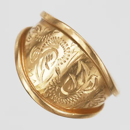 Ring, stl: 18½, bredd: 5 - 15 mm, 18K guld. Vikt: 4,5 g