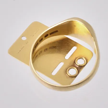 Diverse defekt guld, 18K, vikt 13,2g.