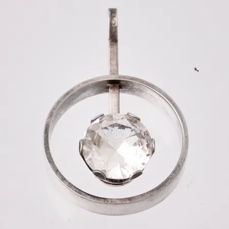 Hänge i silver, mått 27,5x42,8mm, 1st vit sten, Ø13mm, 830/1000, tillverkad av Guldvaruaktiebolaget G. Dahlgren & Co Ab, år 1970, vikt 10,37g.