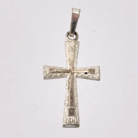 Hänge i silver, Kors, mått 15,9x36,2mm, 925/1000, vikt 2,63g.