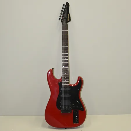Elgitarr, Casio midiguitar, modell MG-510, 80-tal, tillverkad i Japan, lönnhals, greppbräda i rosewood, HSS-konfrigation, 5-läges switch, inbyggd midiconverter, serie nr: T004168, repor,skavmärken, levereras i mjuk väska, trasig dragkedja, Skickas med Bussgods eller PostNord