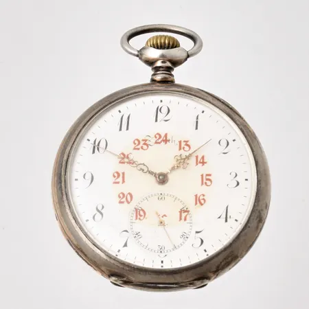 Fickur, Zenith Grand Prix Paris 1900,Ø 54mm, Ancre,16 rubis. silver 800/1000, verk nr: 1663055, boett nr: 2622563, bruttovikt 108,5g.