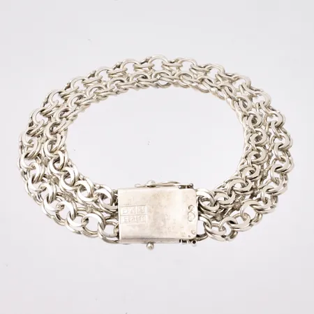 Armband i silver, 19,5cm, två rader Bismarck, bredd 14mm, 1st säkerhets åtta saknas, 830/1000, tillverkad av Köpings Guldvaru Ab, vikt 25,4g.