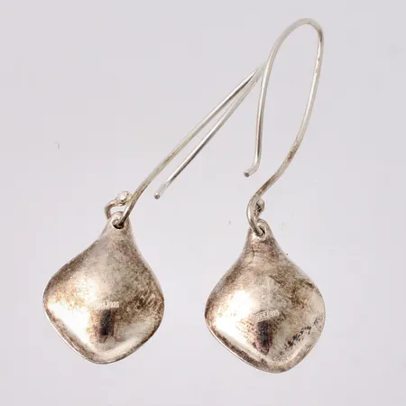 1par örhängen i silver, mått 15x46,7mm, 925/1000, tillverkad av Drakenberg Sjölin Ab, vikt 4,85g.