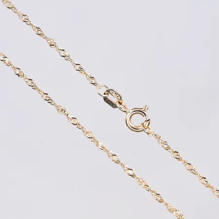 Kedja Singapore, längd 42 cm, bredd 1 mm, 18K. Vikt: 1,7 g