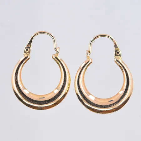 Ett par örhängen, Ø10 mm, bredd 3 mm, 18K. Vikt: 1,7 g