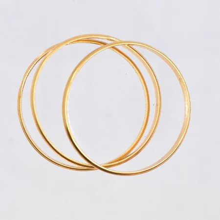 3 st armringar, barn, Ø47 mm, bredd 4 mm, 22K. Vikt: 17,6 g