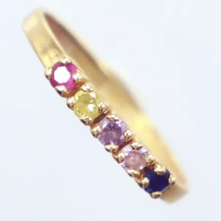 Ring, stenar, Ø18, ojämn, 18K  Vikt: 0,7 g