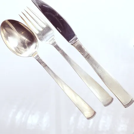 6 knivar 20cm  358gr bruttovikt, 6 gafflar 17,5cm, 6 skedar 18cm, 483gr, Rosenholm silver 830/1000, total Vikt: 841 g