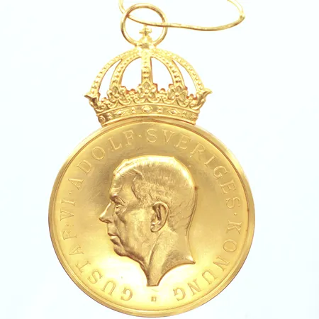 Medalj, Gustav VI Adolf "för trohet och flit"  18K i krona/23K i mynt, Ø41mm, orginalask och band medföljer Vikt: 35 g
