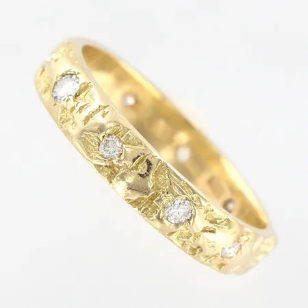 Ring med diamanter 10st ca 0,25ctv, stl 17½, bredd 4mm, gravyr, 18K Vikt: 3,5 g