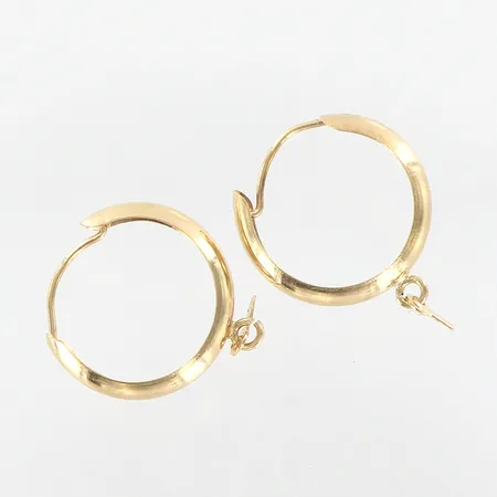 Ett par örhängen, 18x13mm, defekta, 18K Vikt: 0,6 g