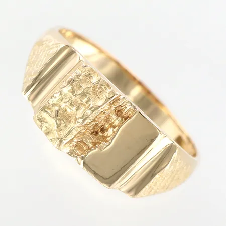 Ring, stl 21¾, bredd 10mm, 18K Vikt: 7,7 g