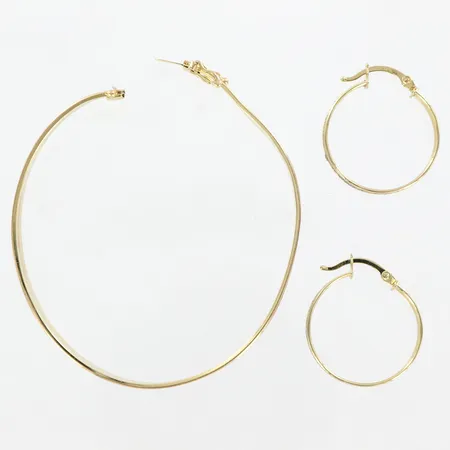 Ett par örhängen med glittrig dekor, 1 armring öppningsbar med glittrig dekor, skevheter, defekter, 9K Vikt: 5 g