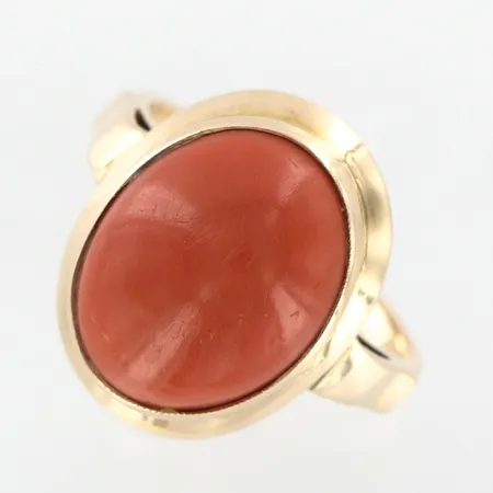Ring med röd sten, stl 17¾, bredd 18mm, 14K Vikt: 5,1 g