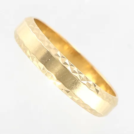 Ring, 18¾, bredd 4,5mm, gravyr, 18K Vikt: 4,2 g