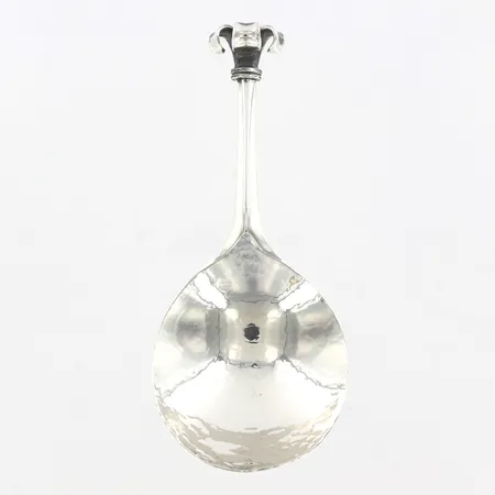 Serveringssked med hamrad yta, signerad Eric Löfman, år 2000, 13,5cm, bredd: ca 6cm, silver 830/1000 Vikt: 53 g