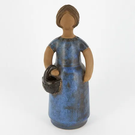 Figurin i stengods, Elbogen, 24cm, signerad Handmade MM,  Skickas med paket.