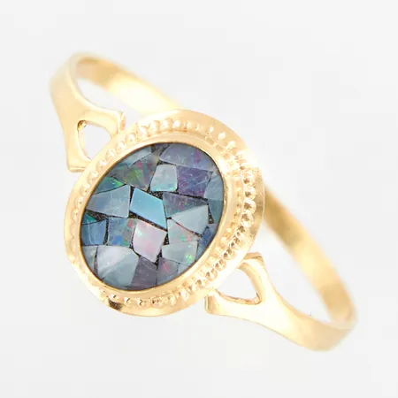 Ring med opalmosaik, stl 18½, bredd framtill ca 11mm, 18K Vikt: 1 g