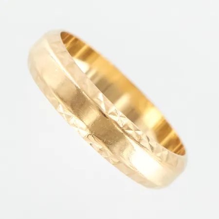 Ring stl: 16¼, bredd: 4,3mm, gravyr, 18K,  Vikt: 3,2 g