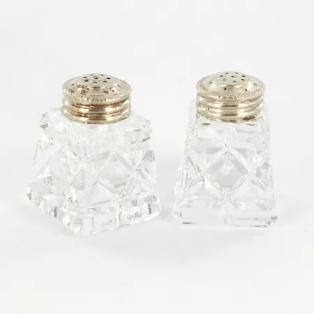 Salt- & pepparkar, Höjd 42mm, kristall och silver 830/1000, silvervikt: 3,9gram  Vikt: 101,6 g