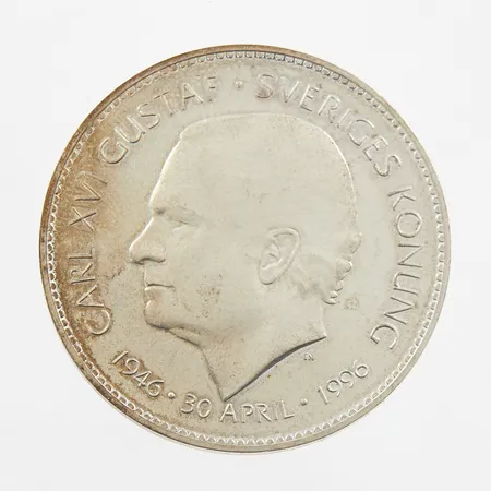 Minnesmynt Kung Carl XVI Gustaf 50 år, Sveriges Riksbank, ca Ø36mm, nominellt värde, 200kr, år 1996, 925/1000 silver,  Vikt: 27 g